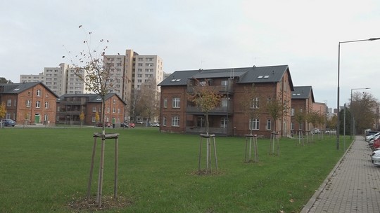 Sanace bytů Červené kolonie, část podlah padne - zobrazit video