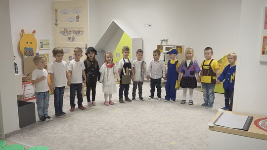 MŠ Skřivánek a pohádka o opravené mateřince - show video