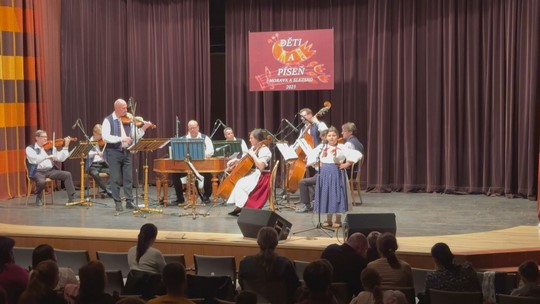 Ema Glacová ve finále Zpěváčku 2025 - show video