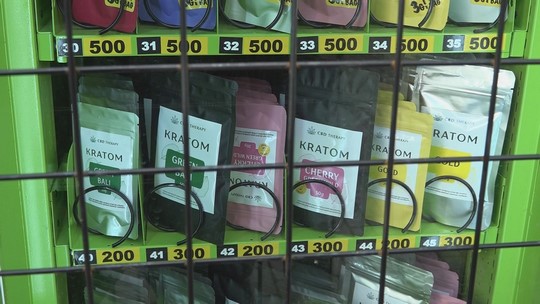 Komentář týdne: Bohumín proti automatu na kratom a produkty z konopí - przedstawić wideo