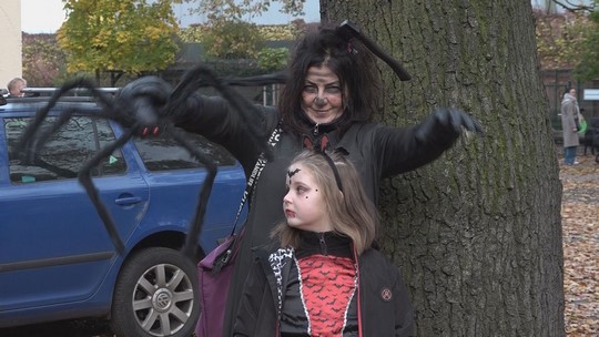 Halloween, parkem prošel průvod masek (2025) - zobrazit video