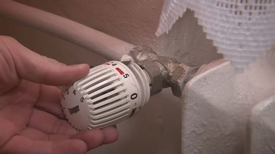 Domácnosti ušetří, cena tepla pro rok 2026 - zobrazit video