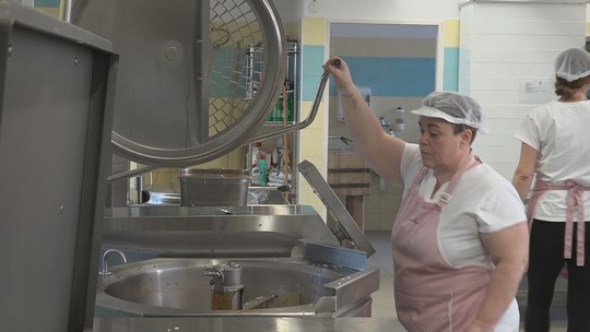 Nový míchací kotel v kuchyni ZŠ ČSA - zobrazit video