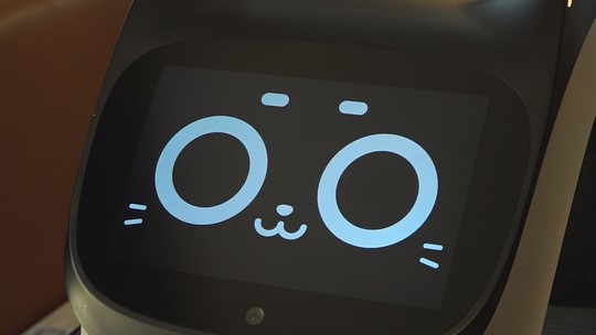 V první restauraci v Bohumíně obsluhuje robot - przedstawić wideo