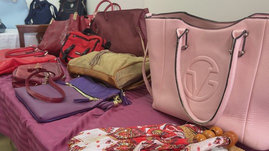 Charitativní kabelkový bazar je zpátky - zobrazit video